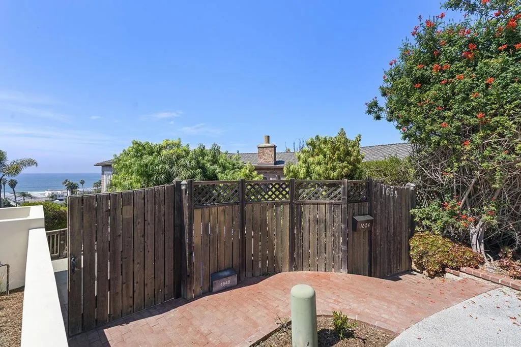 1654 Camino Del Mar Unit: upper