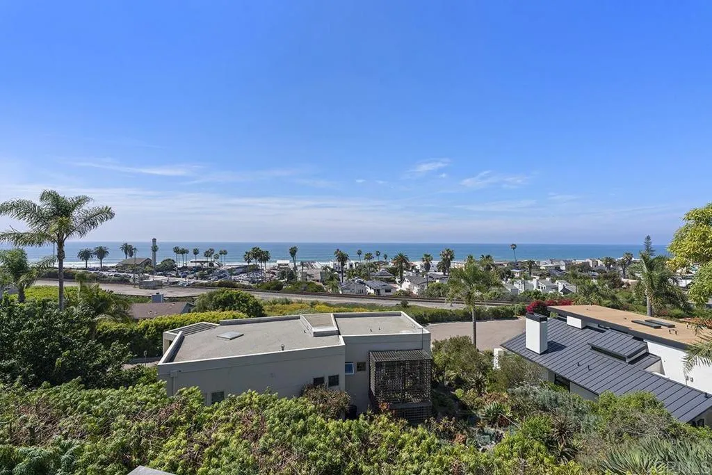 1654 Camino Del Mar Unit: upper