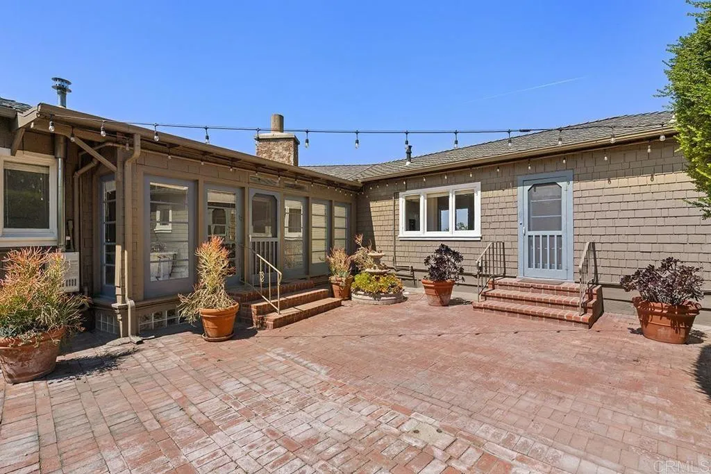 1654 Camino Del Mar Unit: upper