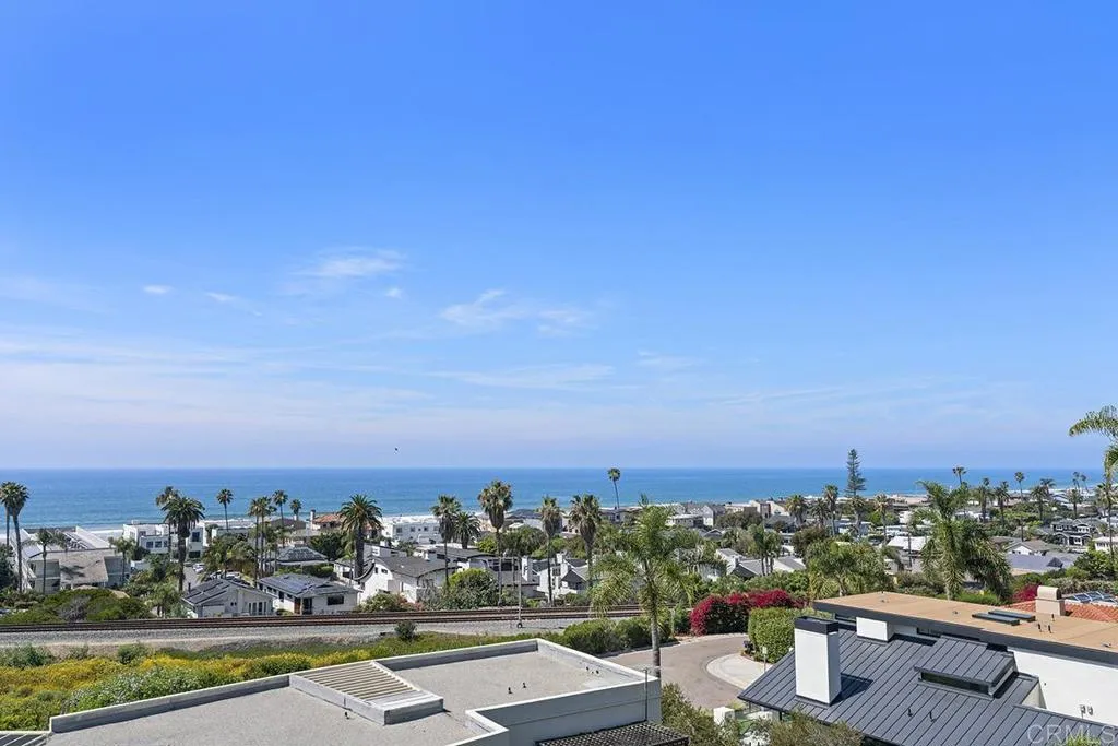 1654 Camino Del Mar Unit: upper
