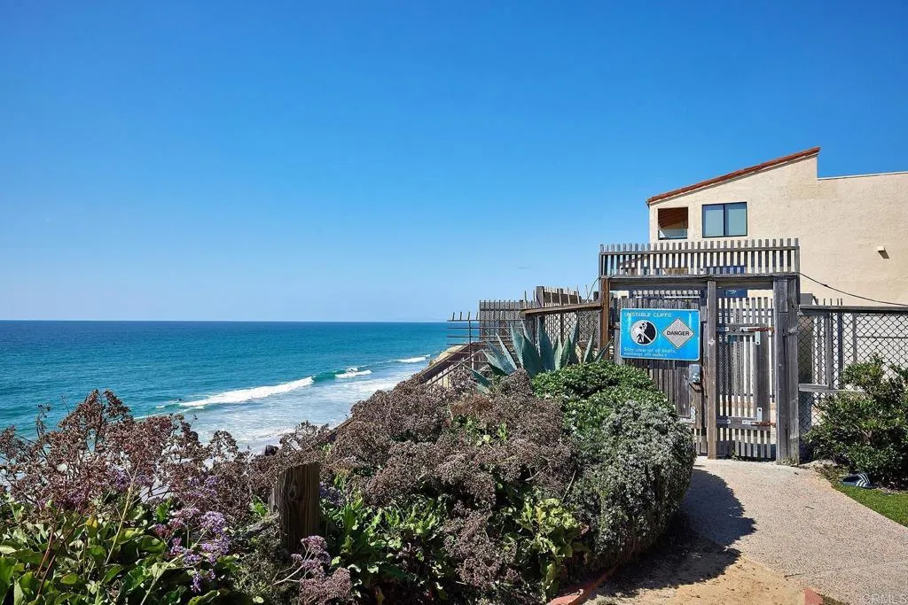 561 S Sierra Avenue Unit 34