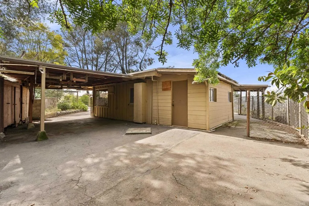 899 Van Horn Rd