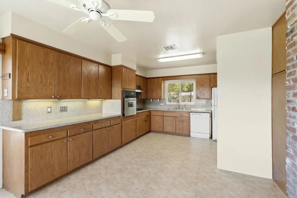 899 Van Horn Rd