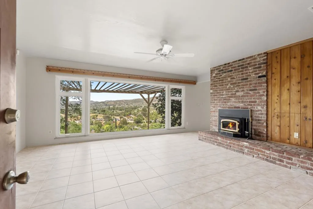899 Van Horn Rd