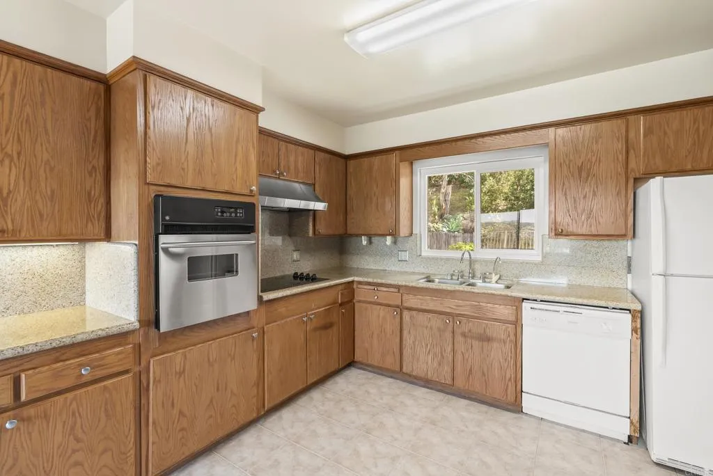 899 Van Horn Rd
