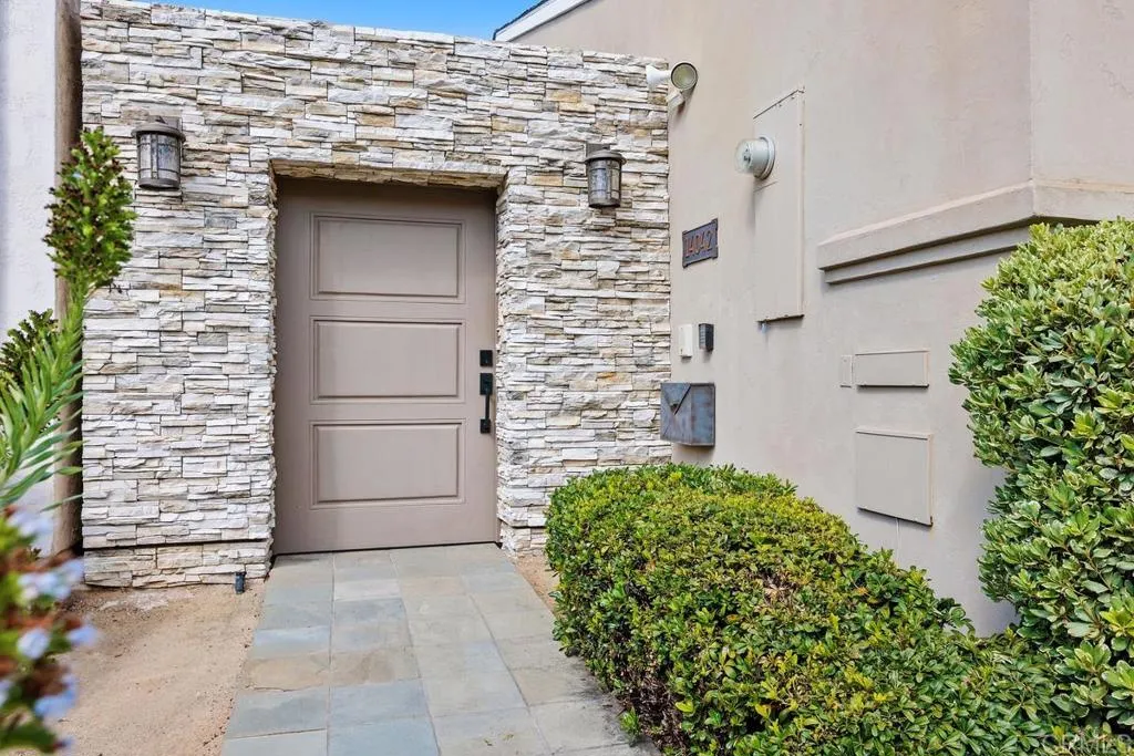 14042 Rue Monaco