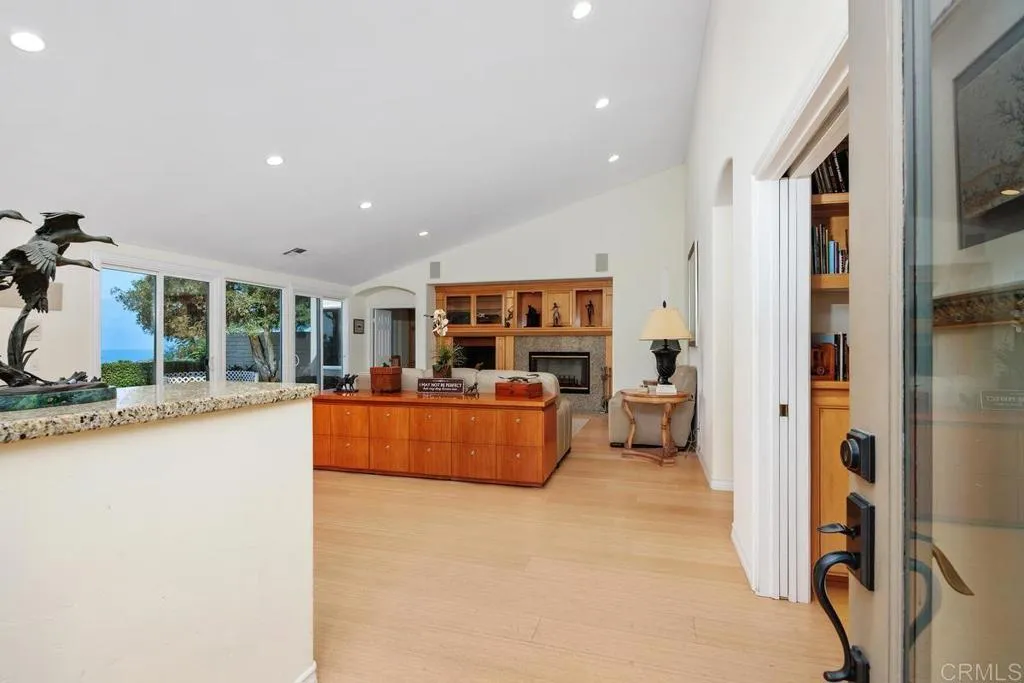14042 Rue Monaco