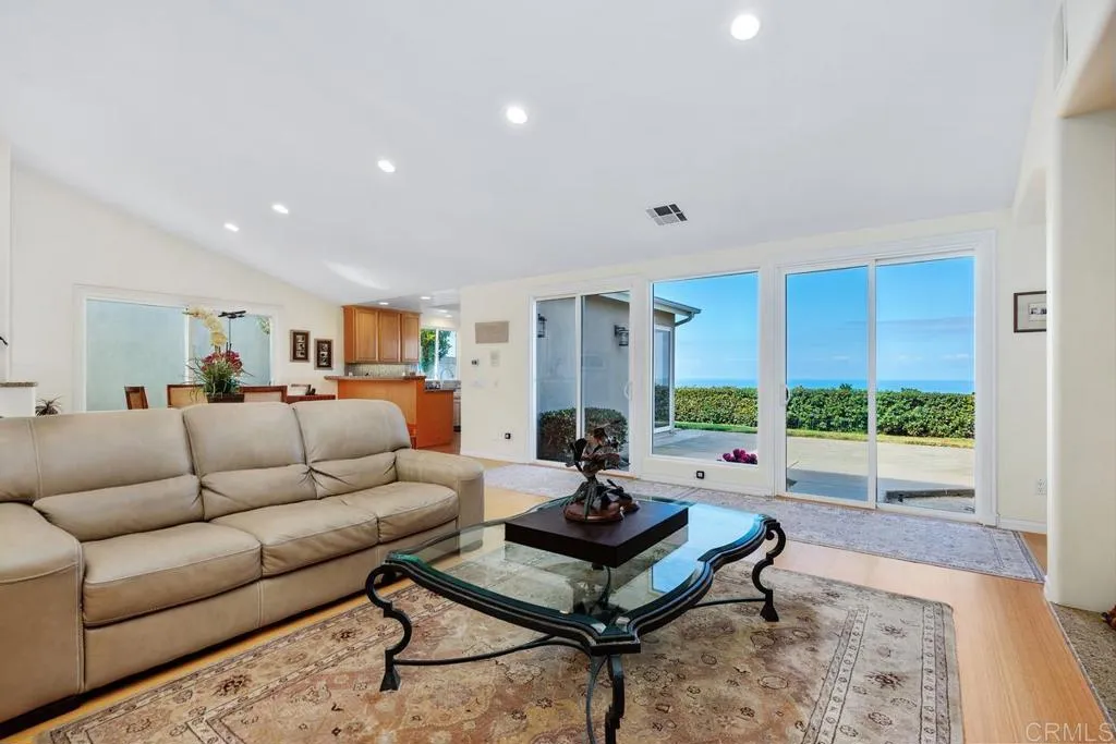 14042 Rue Monaco