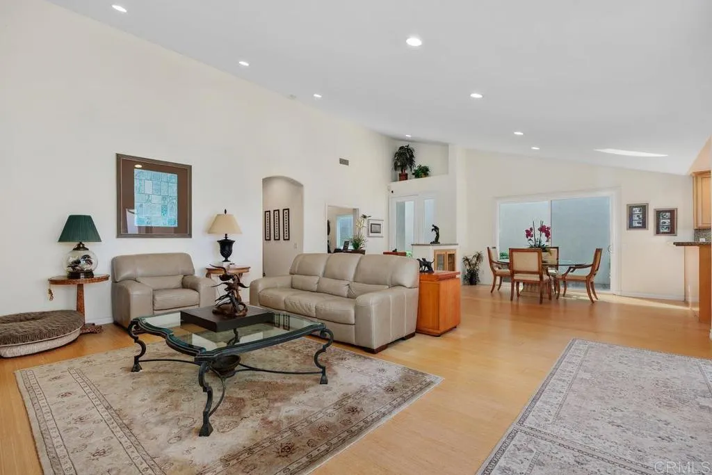 14042 Rue Monaco