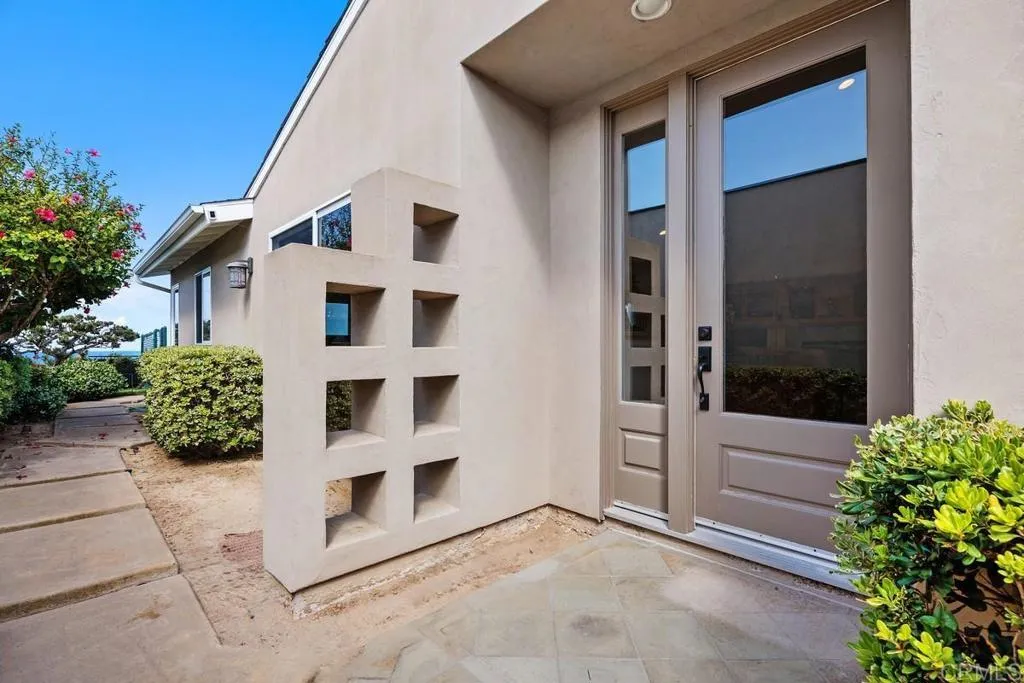 14042 Rue Monaco