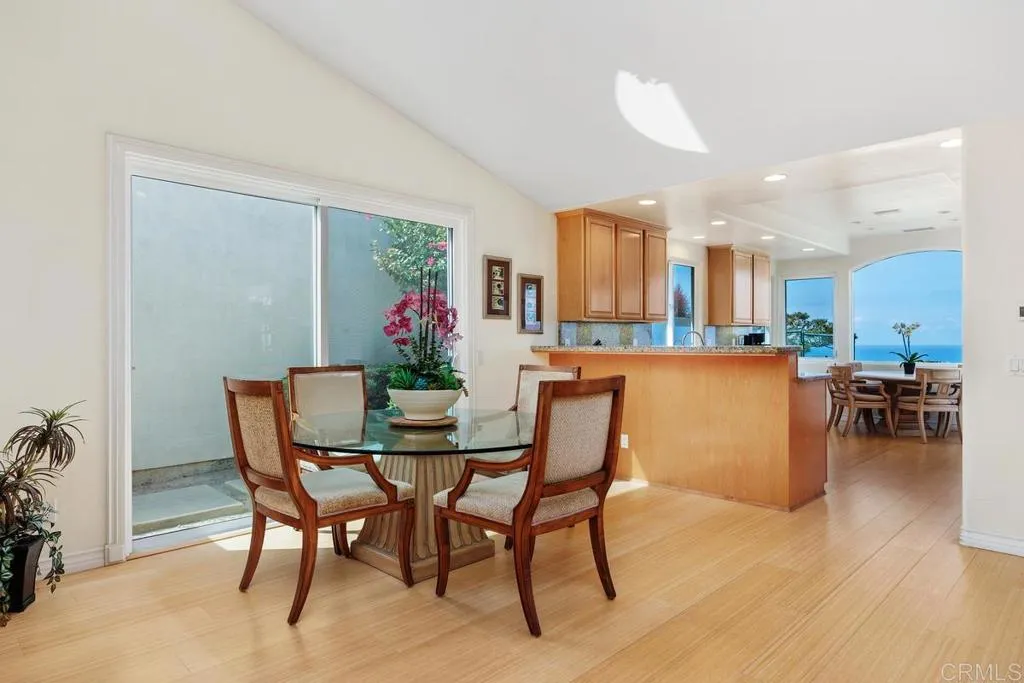 14042 Rue Monaco