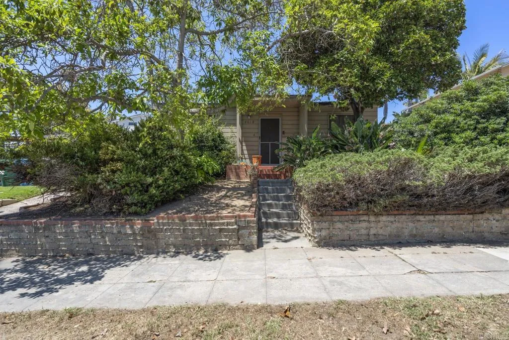 4818 Lamont Street