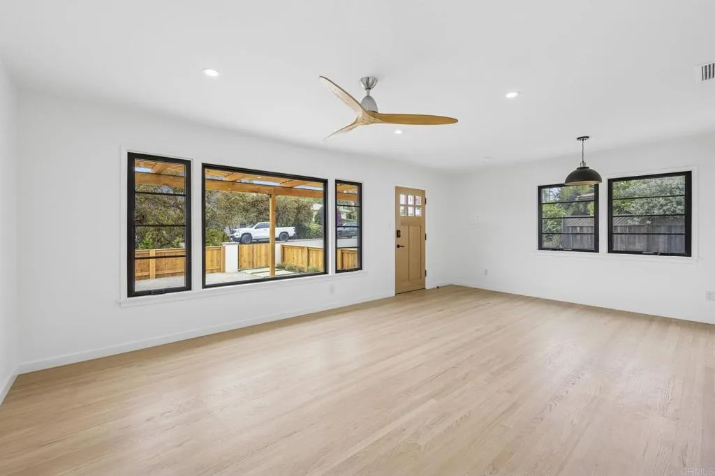 1061 Buena Vista Way