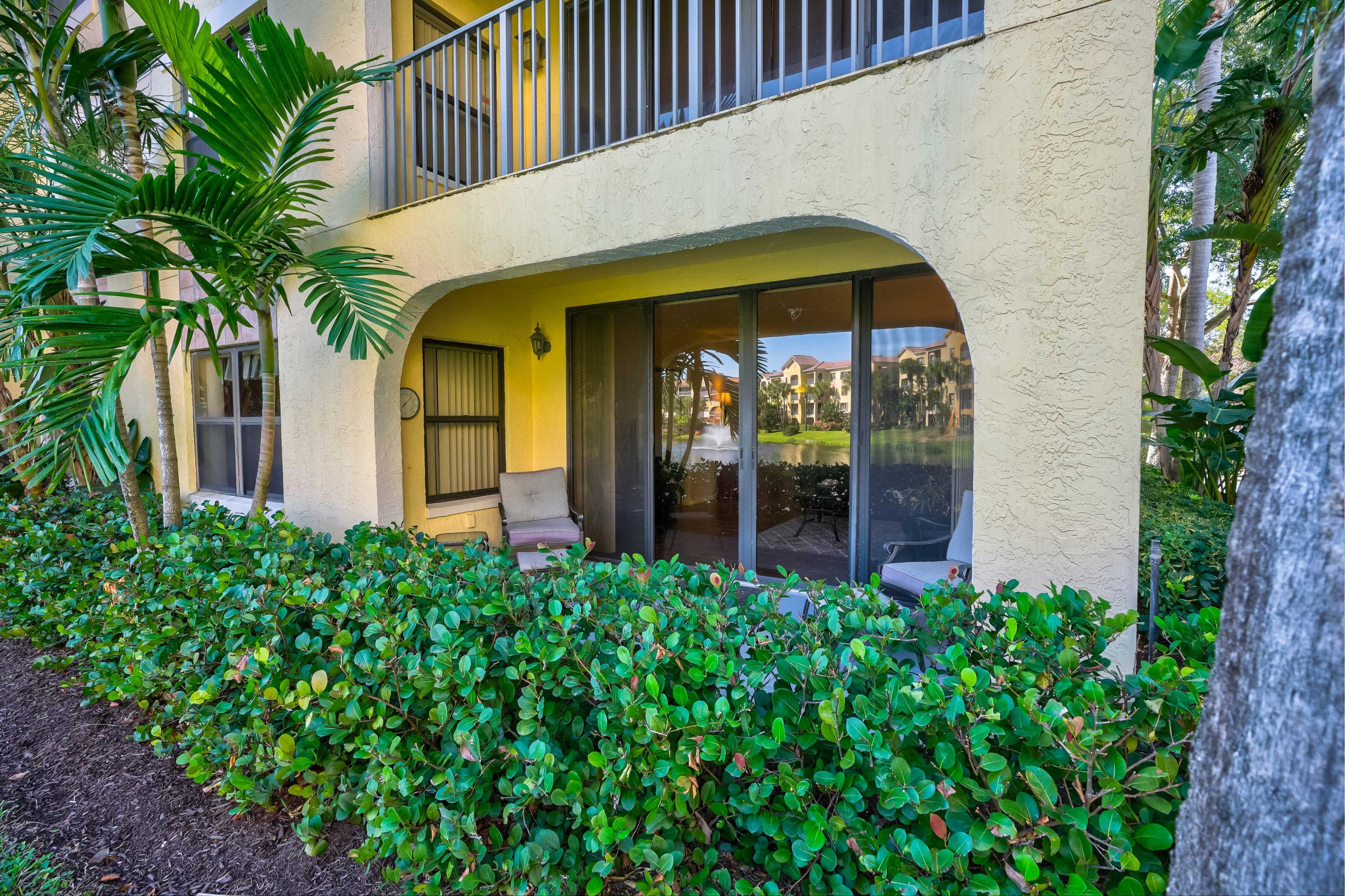 300 Uno Lago Drive 101