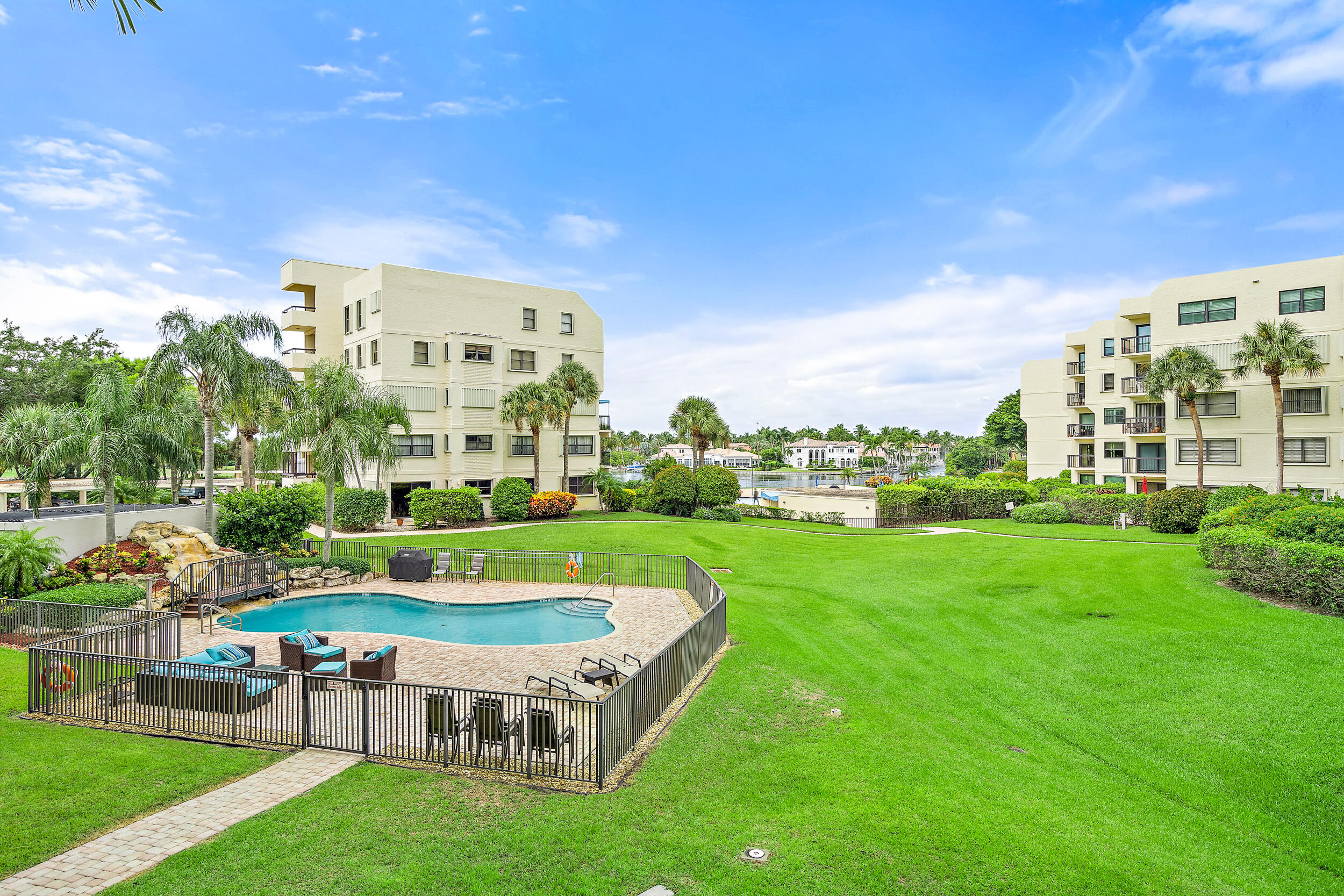 370 Golfview Road 203