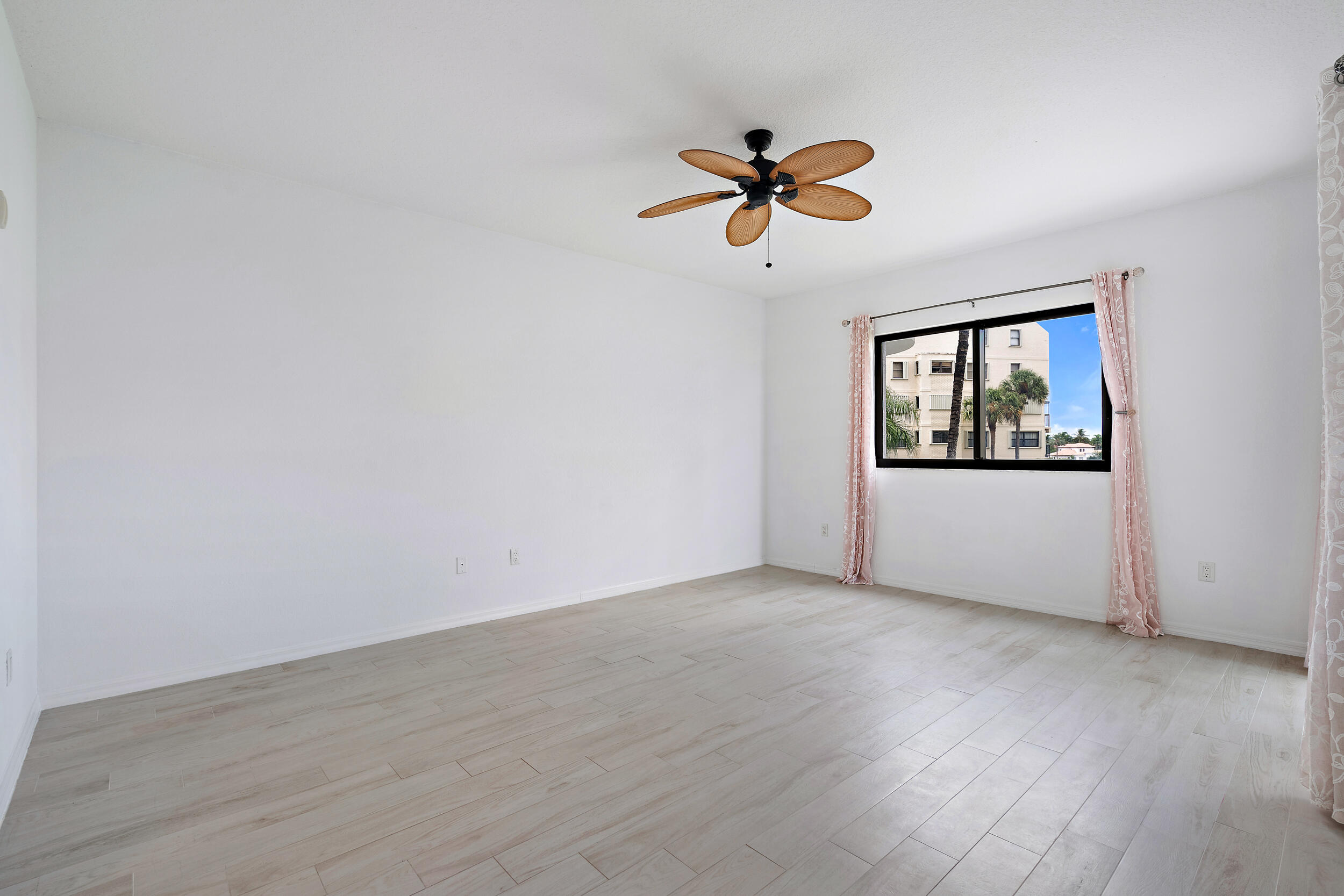 370 Golfview Road 203