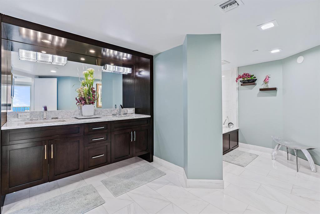 5200 N Ocean Drive 18a