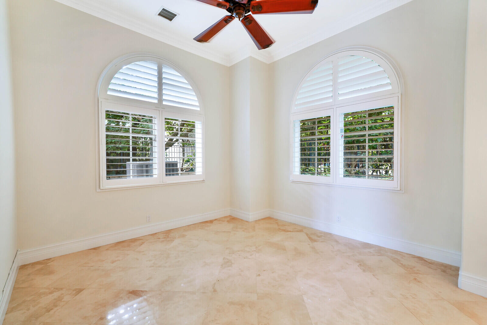 440 Surfside Lane
