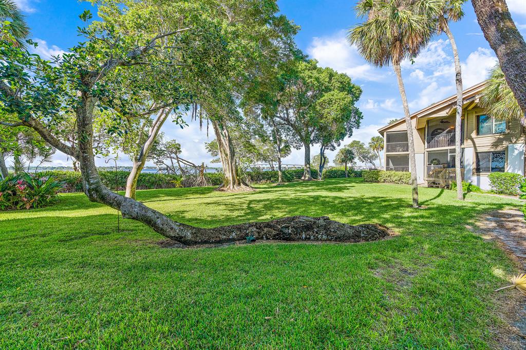 246 NE Edgewater Drive