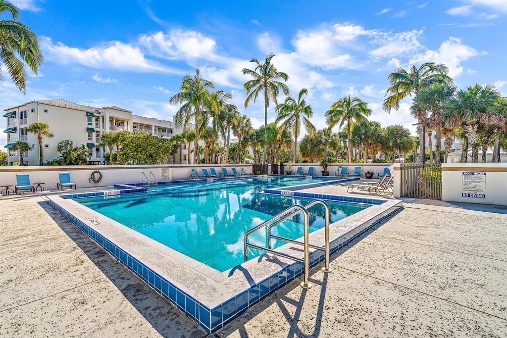 246 NE Edgewater Drive