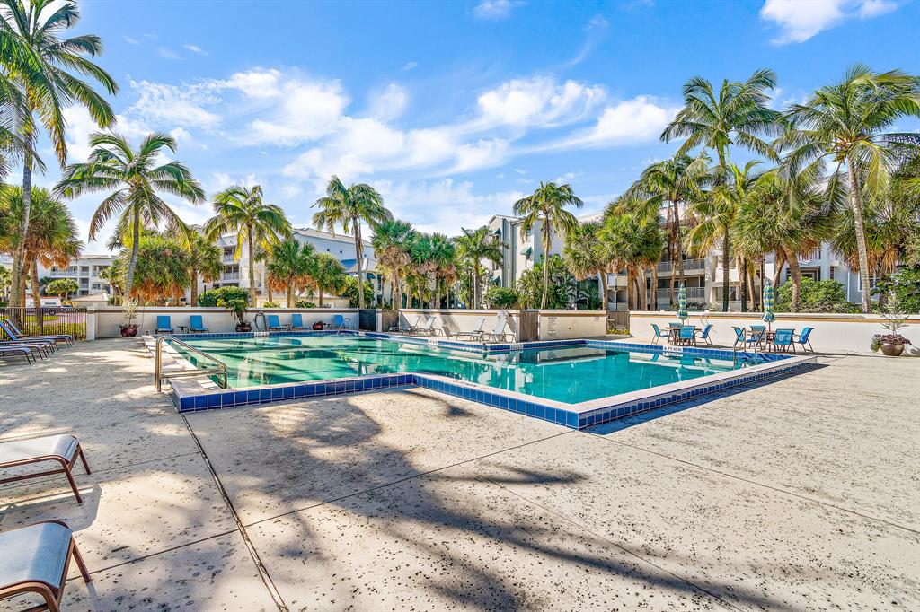 246 NE Edgewater Drive