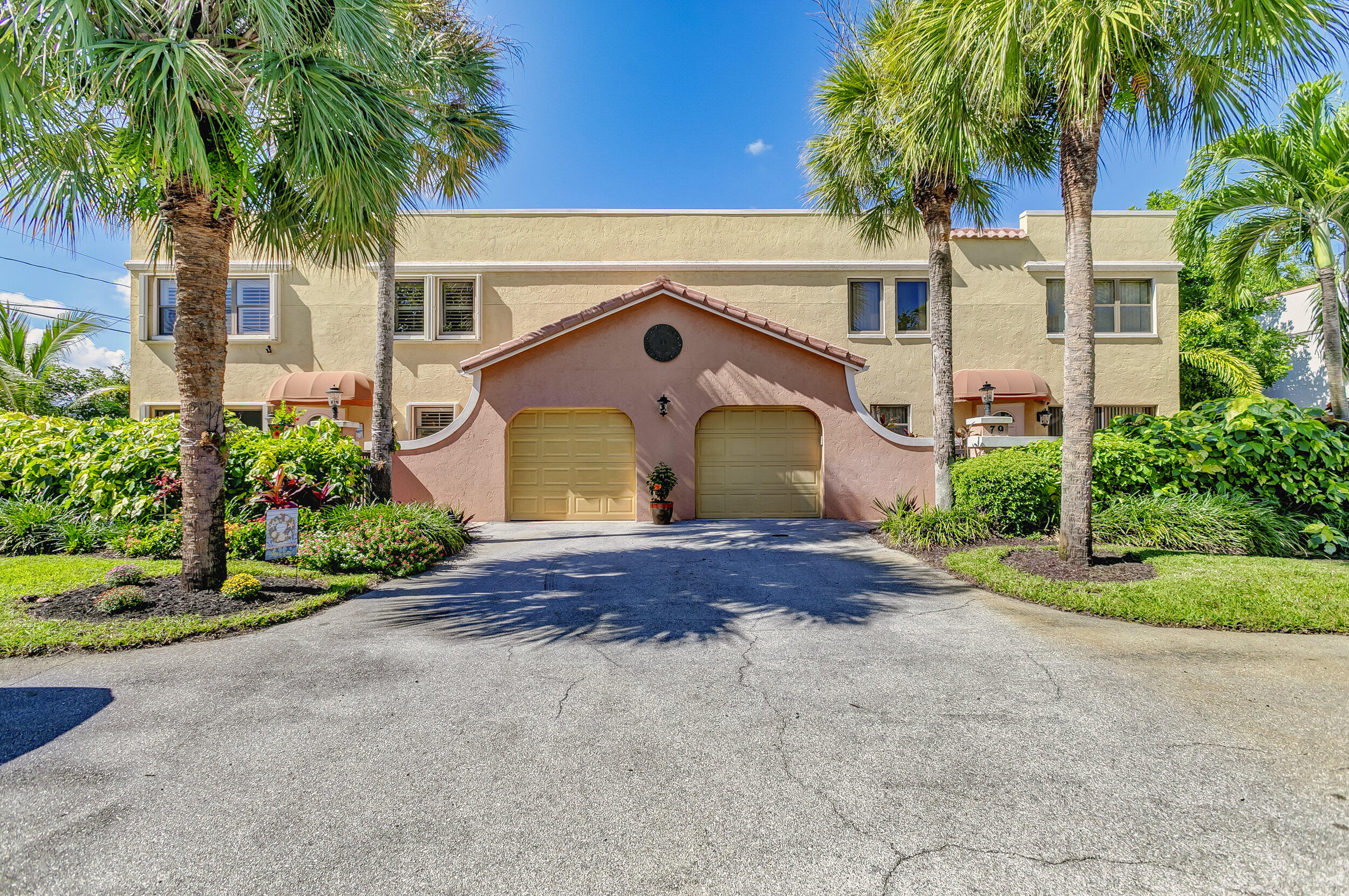 80 Uno Lago Drive