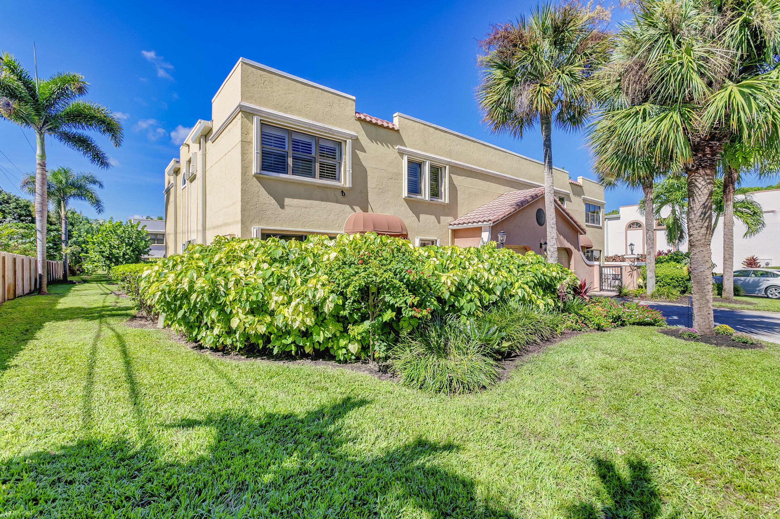 80 Uno Lago Drive