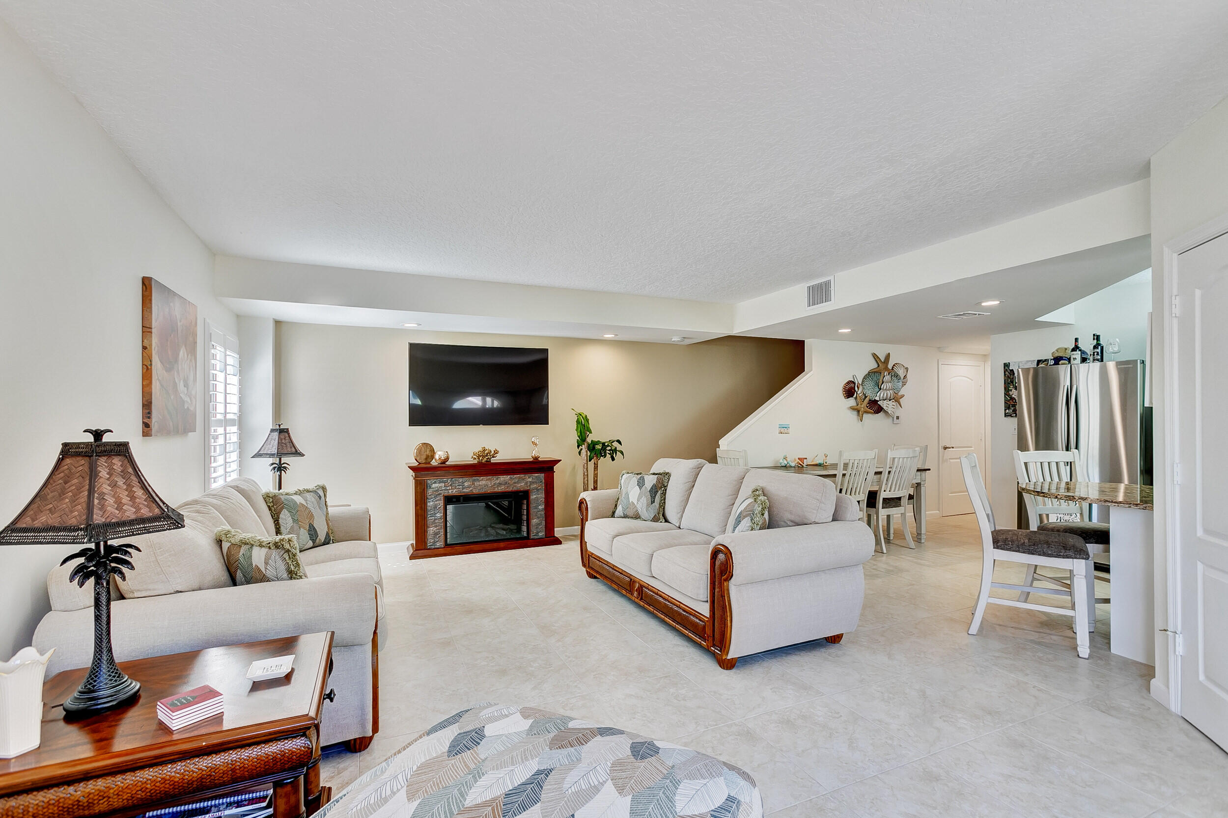 80 Uno Lago Drive