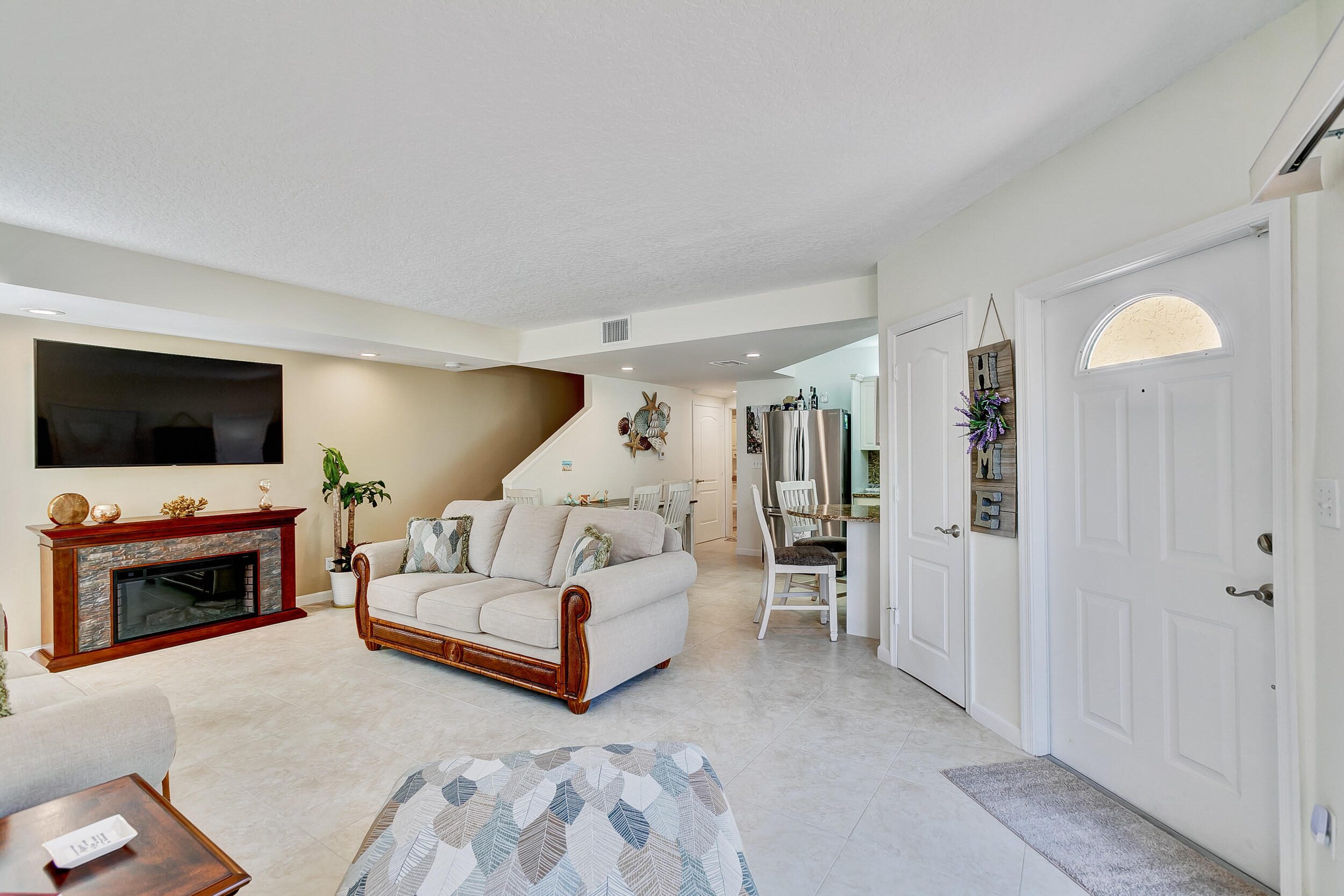 80 Uno Lago Drive