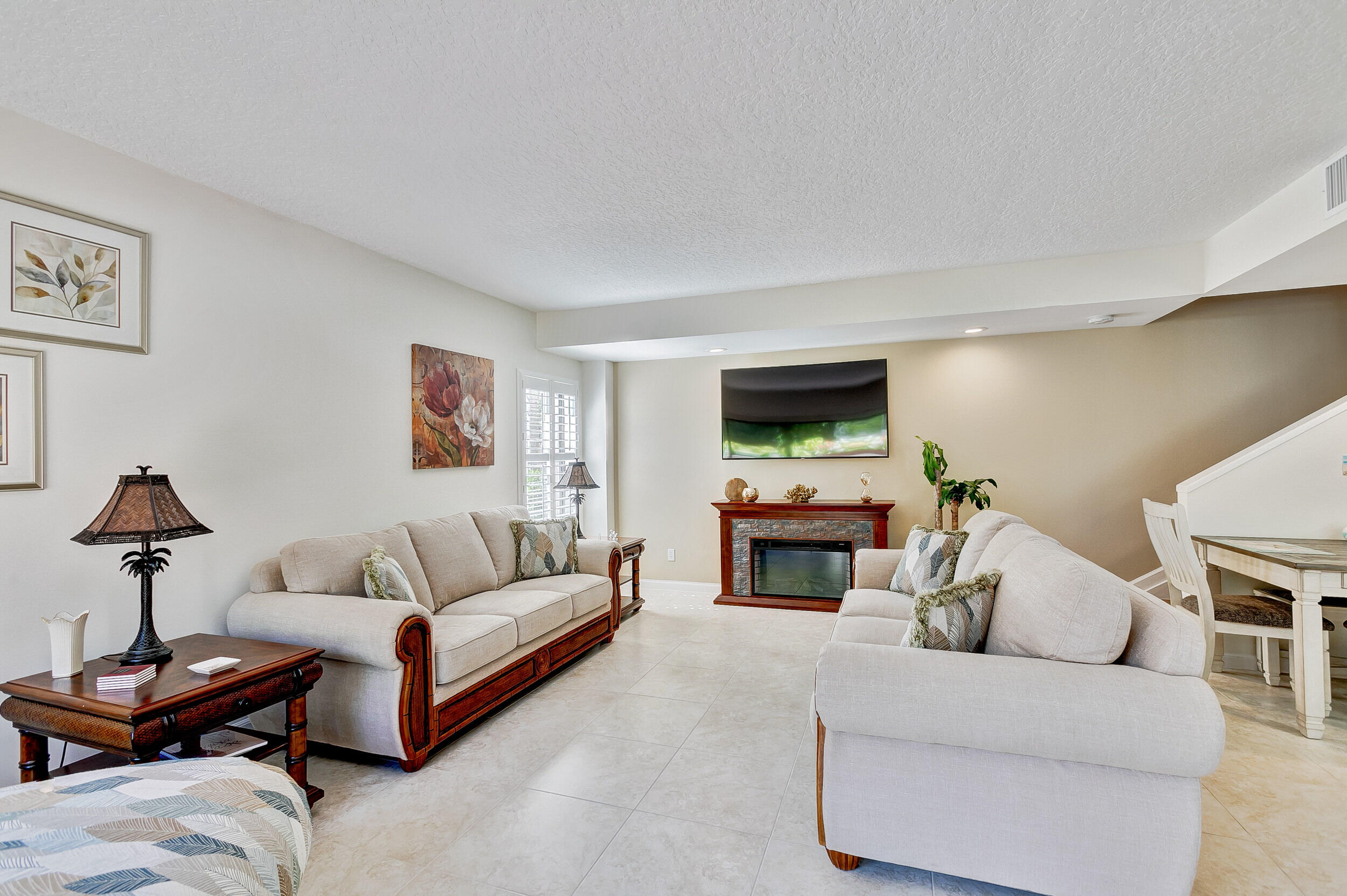 80 Uno Lago Drive