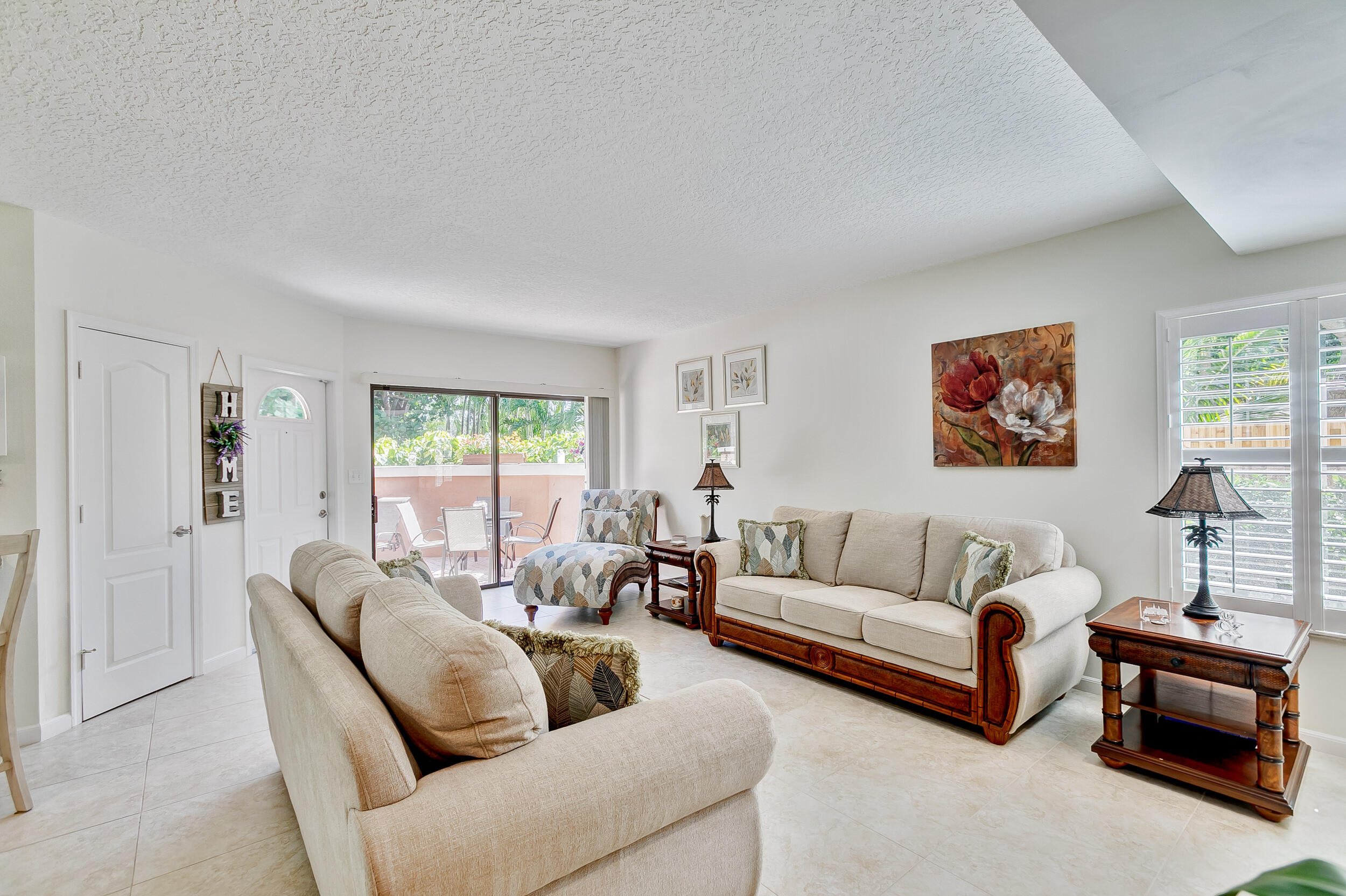 80 Uno Lago Drive