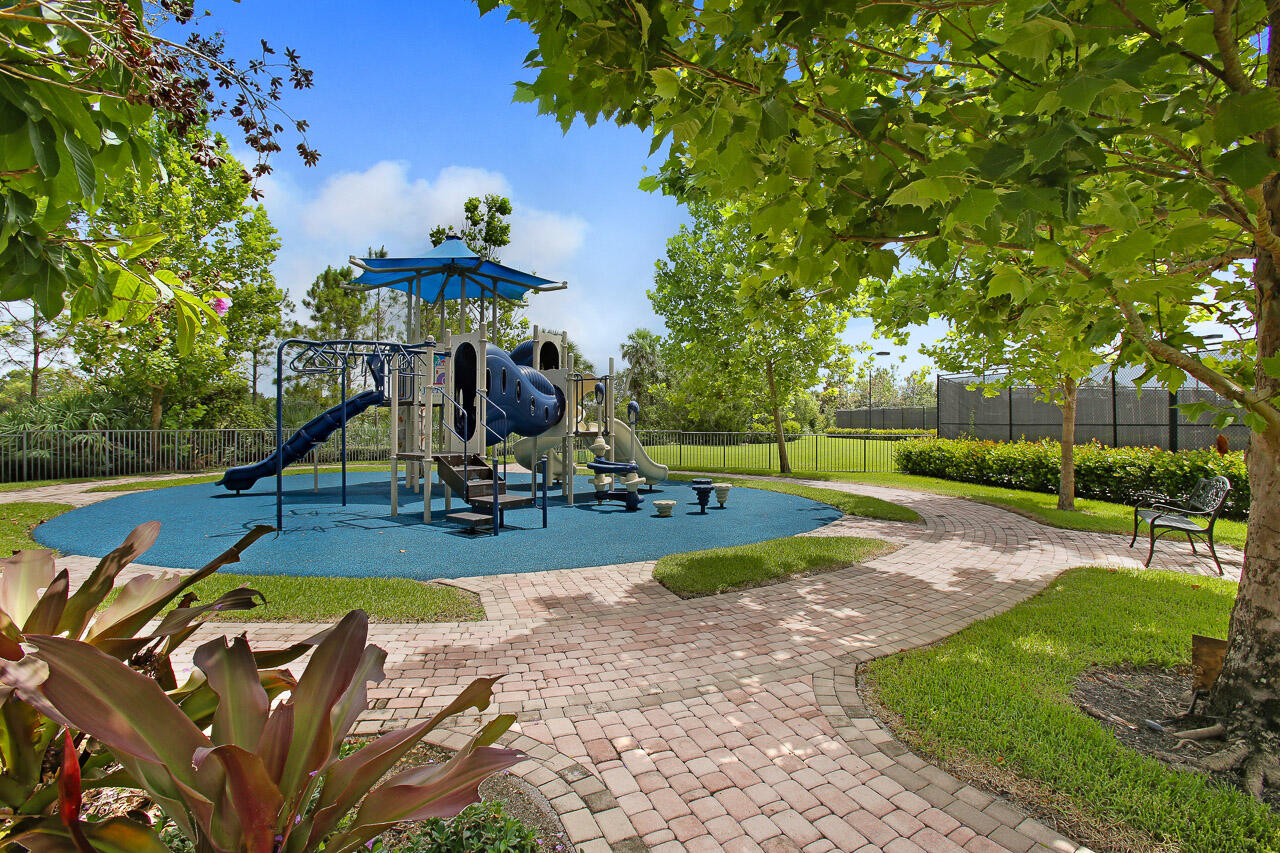 171 Tresana Boulevard 125