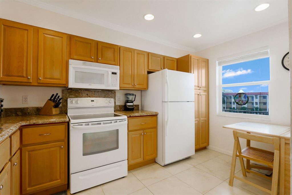 105 Paradise Harbour Boulevard 511