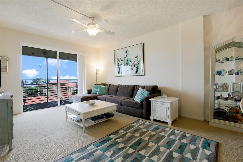 105 Paradise Harbour Boulevard 511