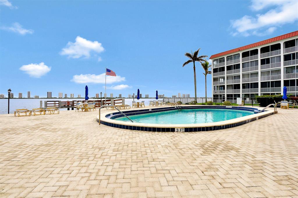 105 Paradise Harbour Boulevard 511