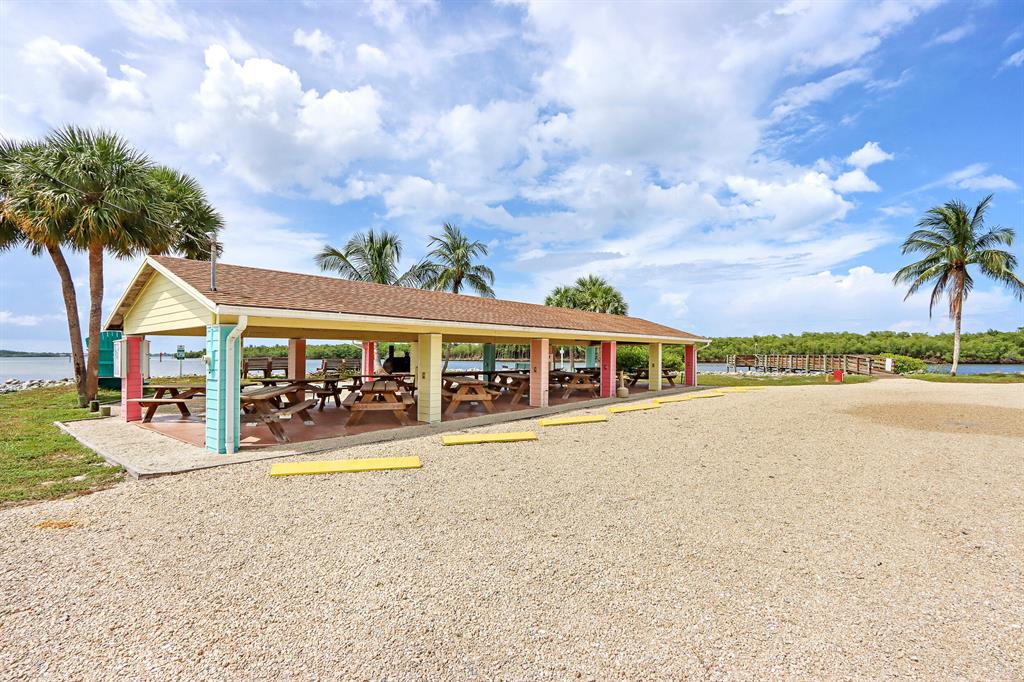 5672 SE Nassau Terrace
