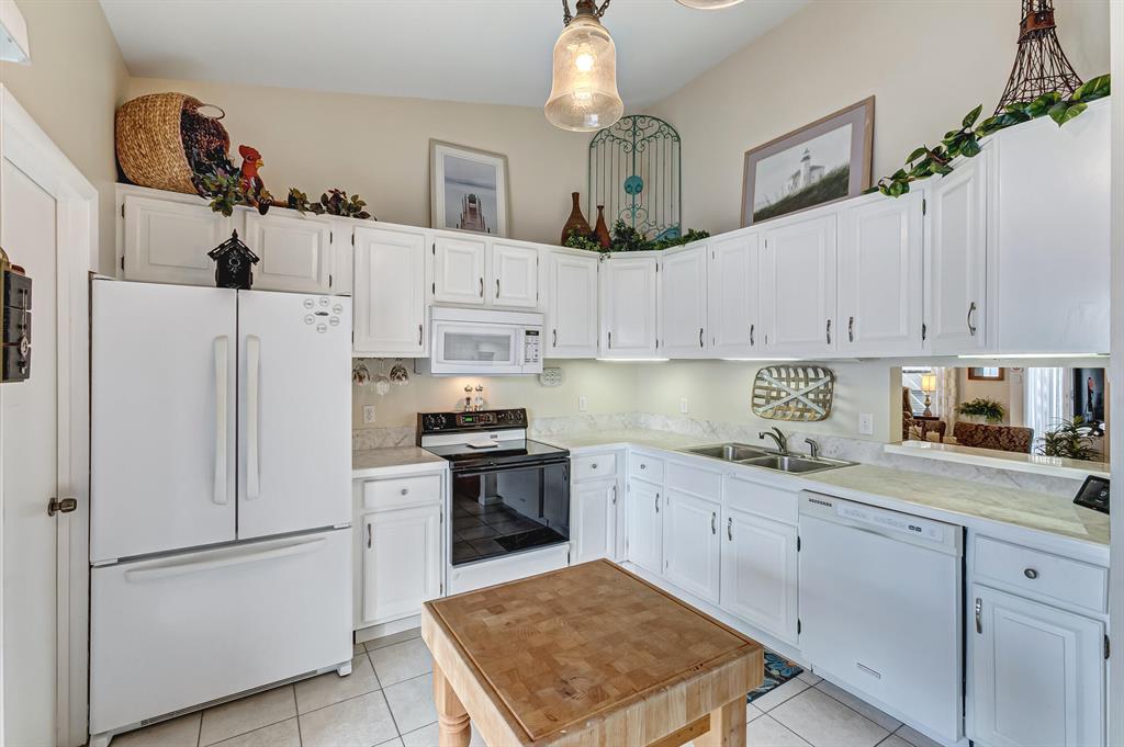 707 Stonewood Court 19d