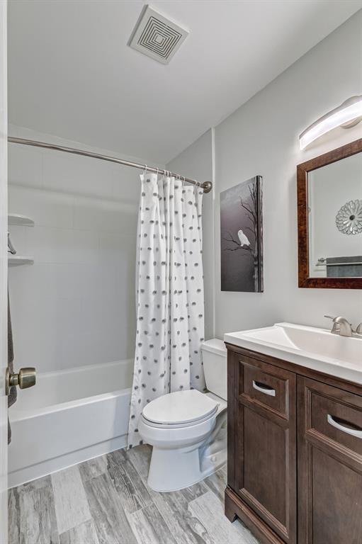 707 Stonewood Court 19d