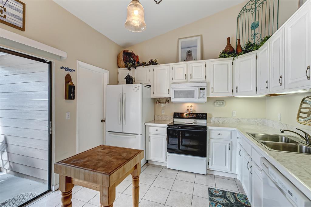 707 Stonewood Court 19d