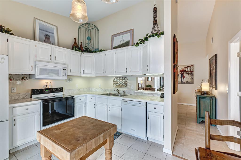 707 Stonewood Court 19d