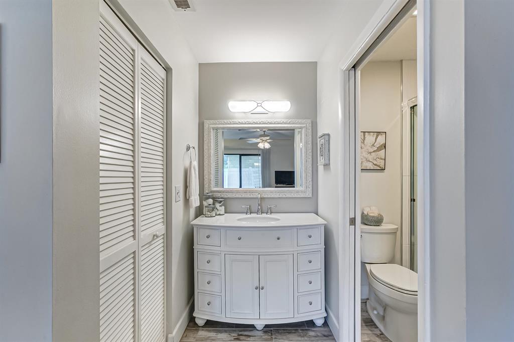 707 Stonewood Court 19d