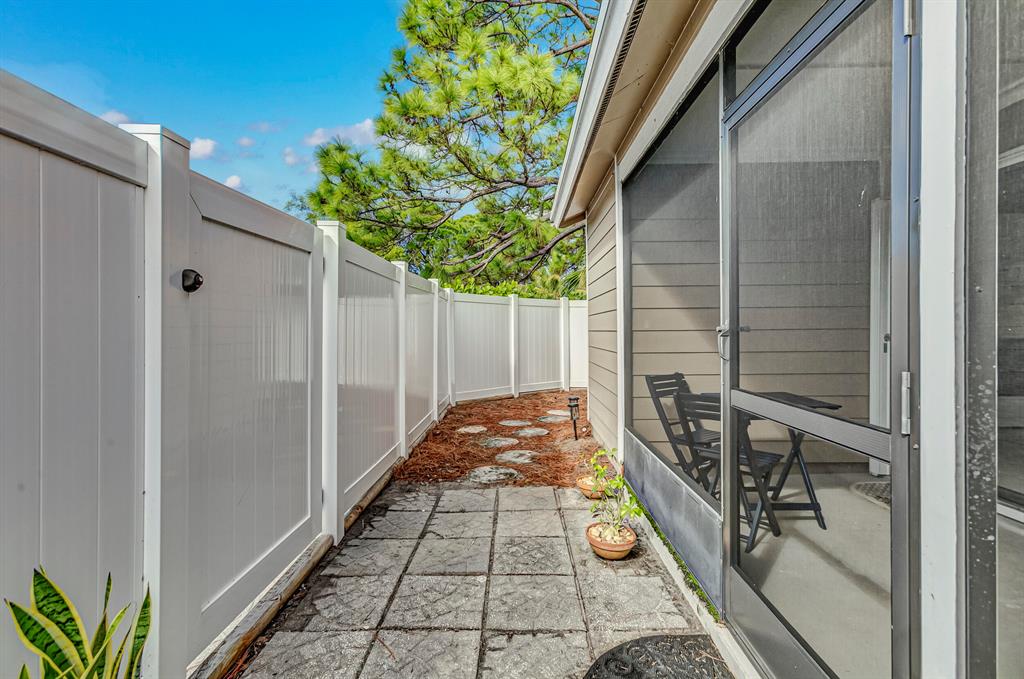 707 Stonewood Court 19d