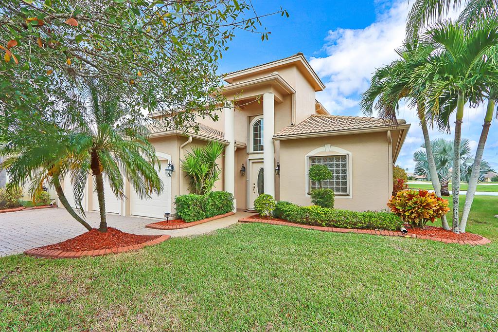 608 NW Waverly Circle