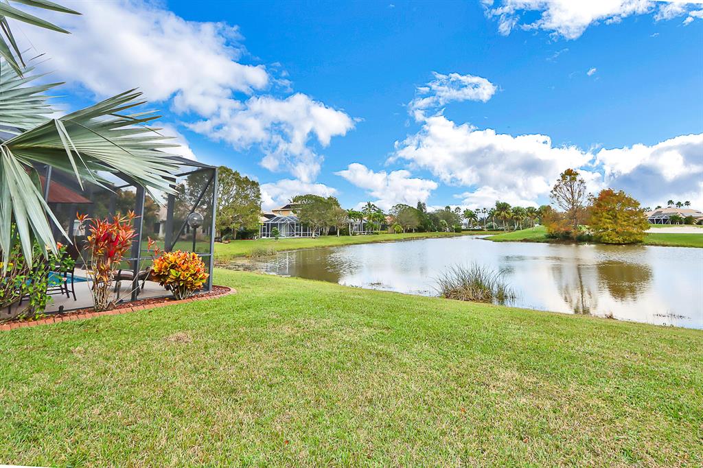 608 NW Waverly Circle