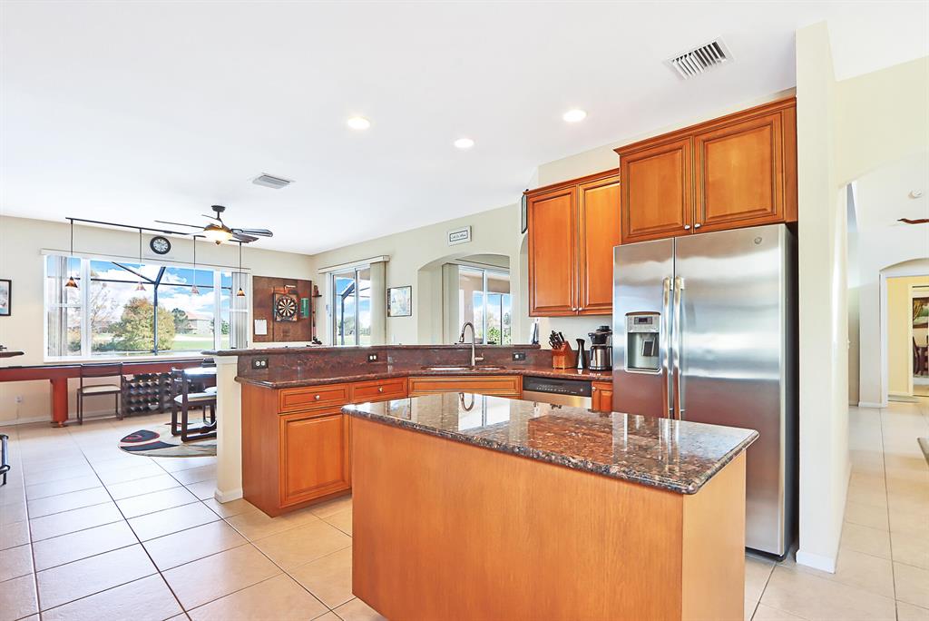 608 NW Waverly Circle