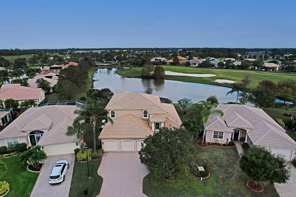 608 NW Waverly Circle