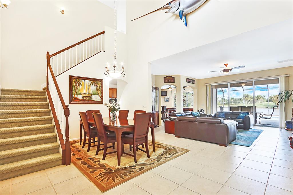 608 NW Waverly Circle