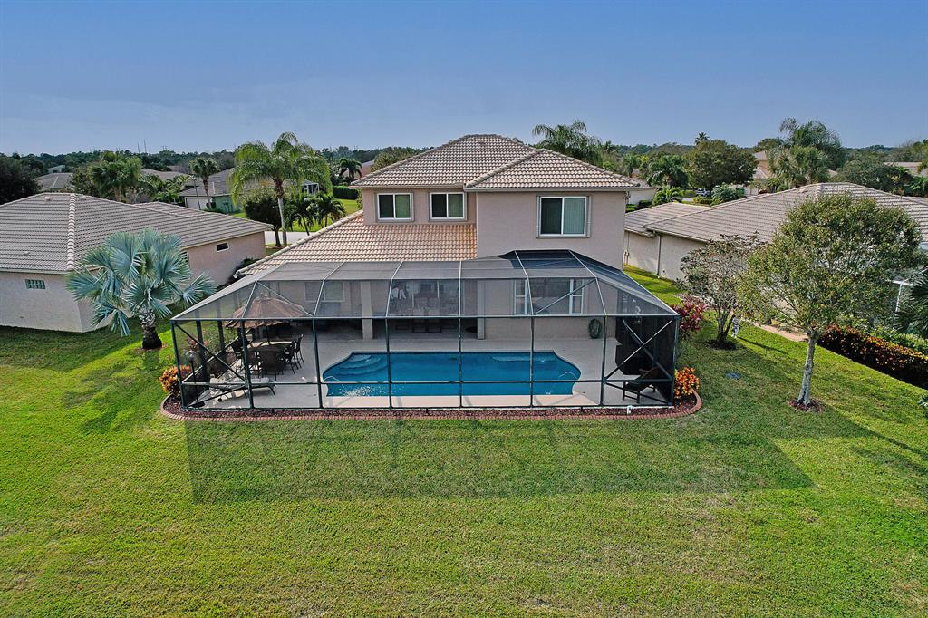 608 NW Waverly Circle