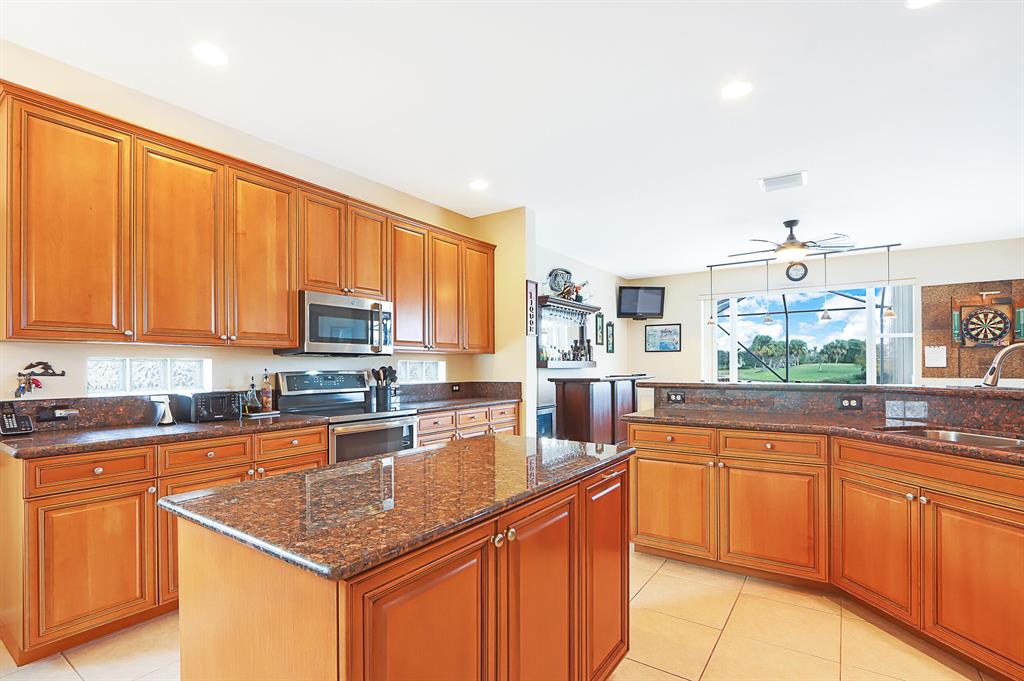608 NW Waverly Circle