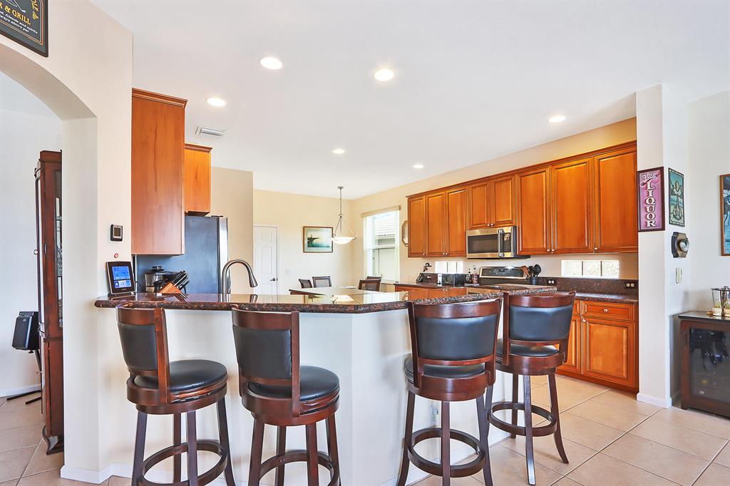 608 NW Waverly Circle